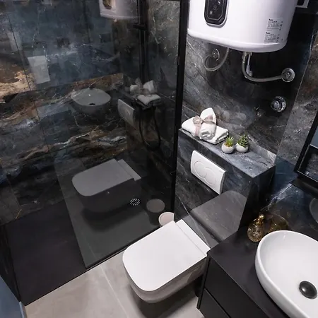 & Torine Apartment